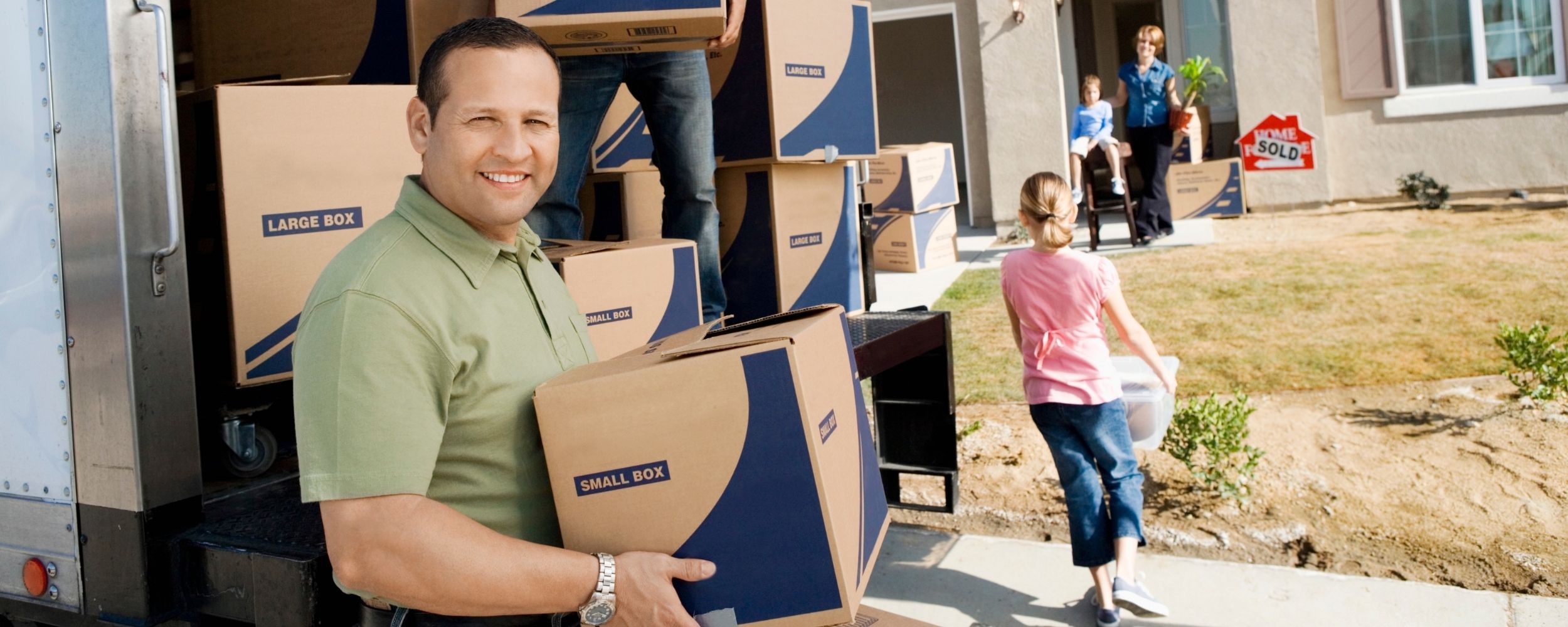 Meet The Sharers Doran Donovan Replacing Cardboard Boxes with Moving